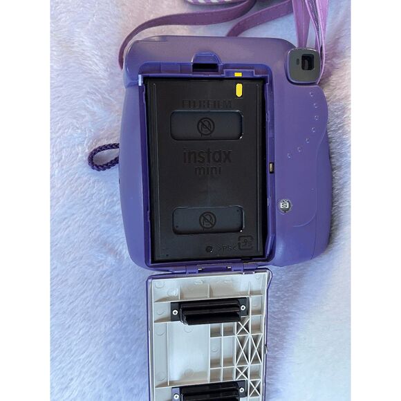 Instax Mini 8 Purple Polaroid Camera with Purple Carrying Case, Works - Picture 3 of 5